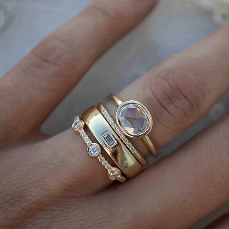 Vintage Ring in Gold and Zirconium