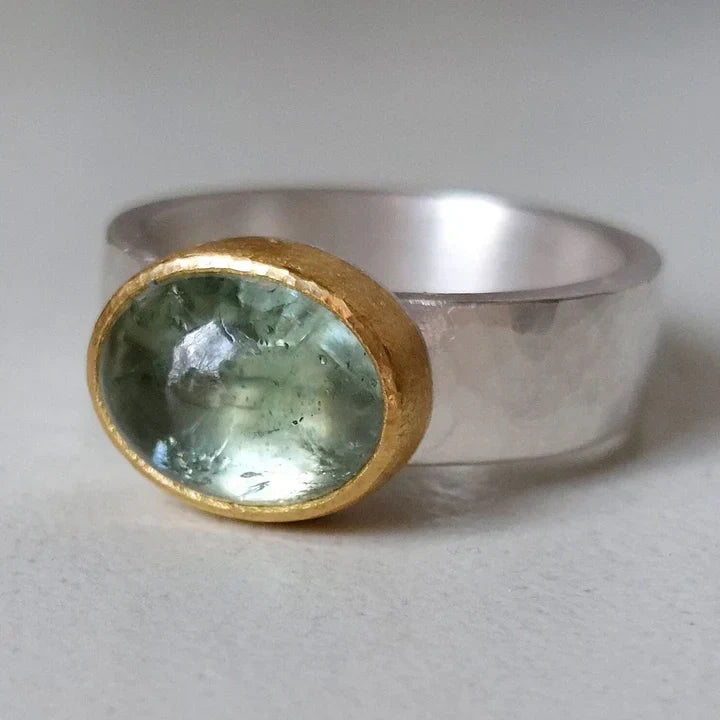 Green ring with round stone, Vintage