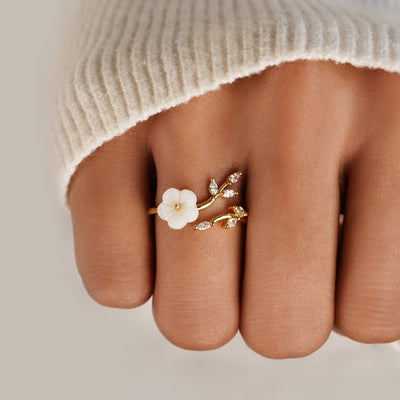 Rise - Ring with White Flowers