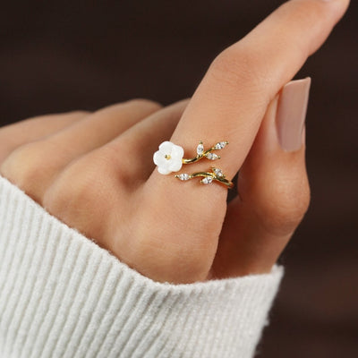 Rise - Ring with White Flowers