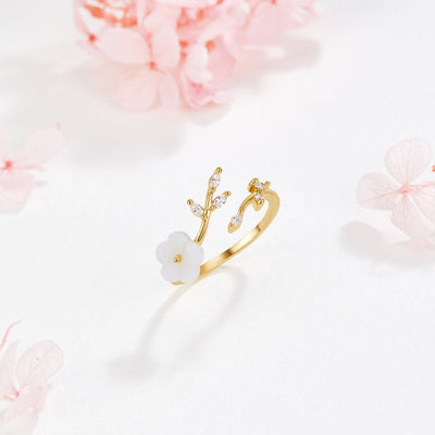 Rise - Ring with White Flowers